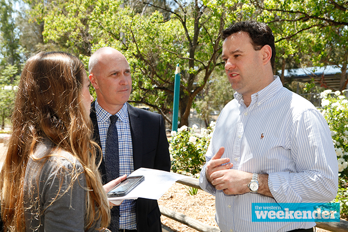 Craig Dunne and Stuart Ayres chat with journalist Dale Drinkwater. Photo: Melinda Jane