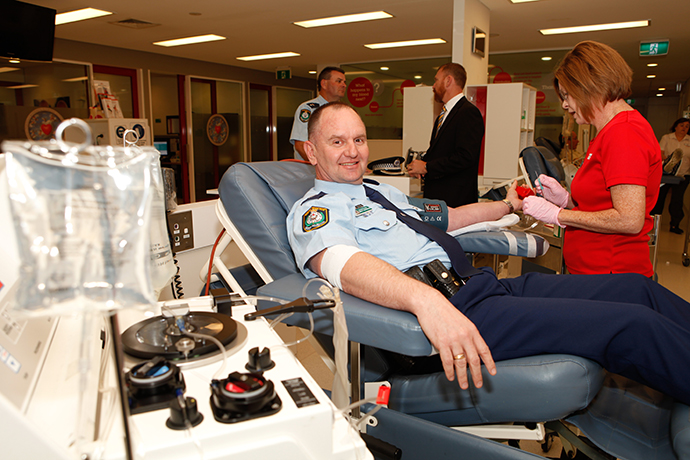Brett McFadden from Penrith LAC donating blood