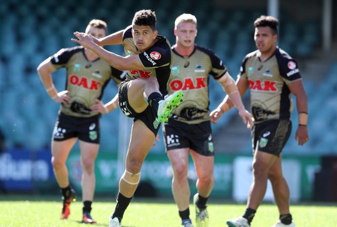 Dean Blore gets a kick away. Photo: NRL Photos (file photo)