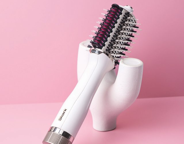 Hands on with the Shark SmoothStyle Heated Comb Straightener + Smoother ...